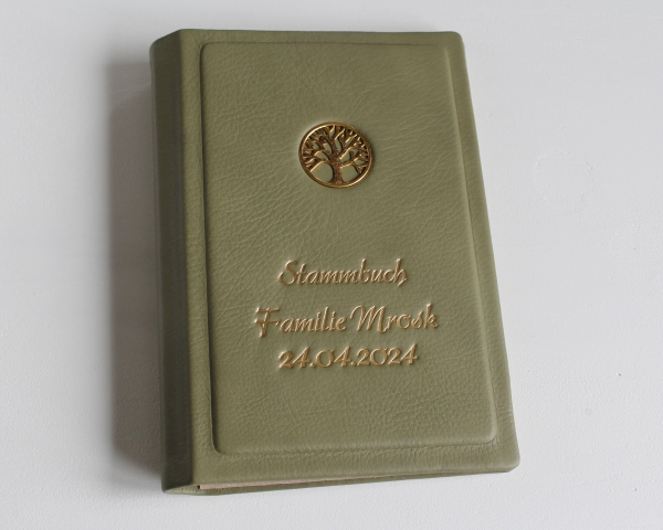 Stammbuch "Lebensbaum" aus hellgrünem Nappaleder